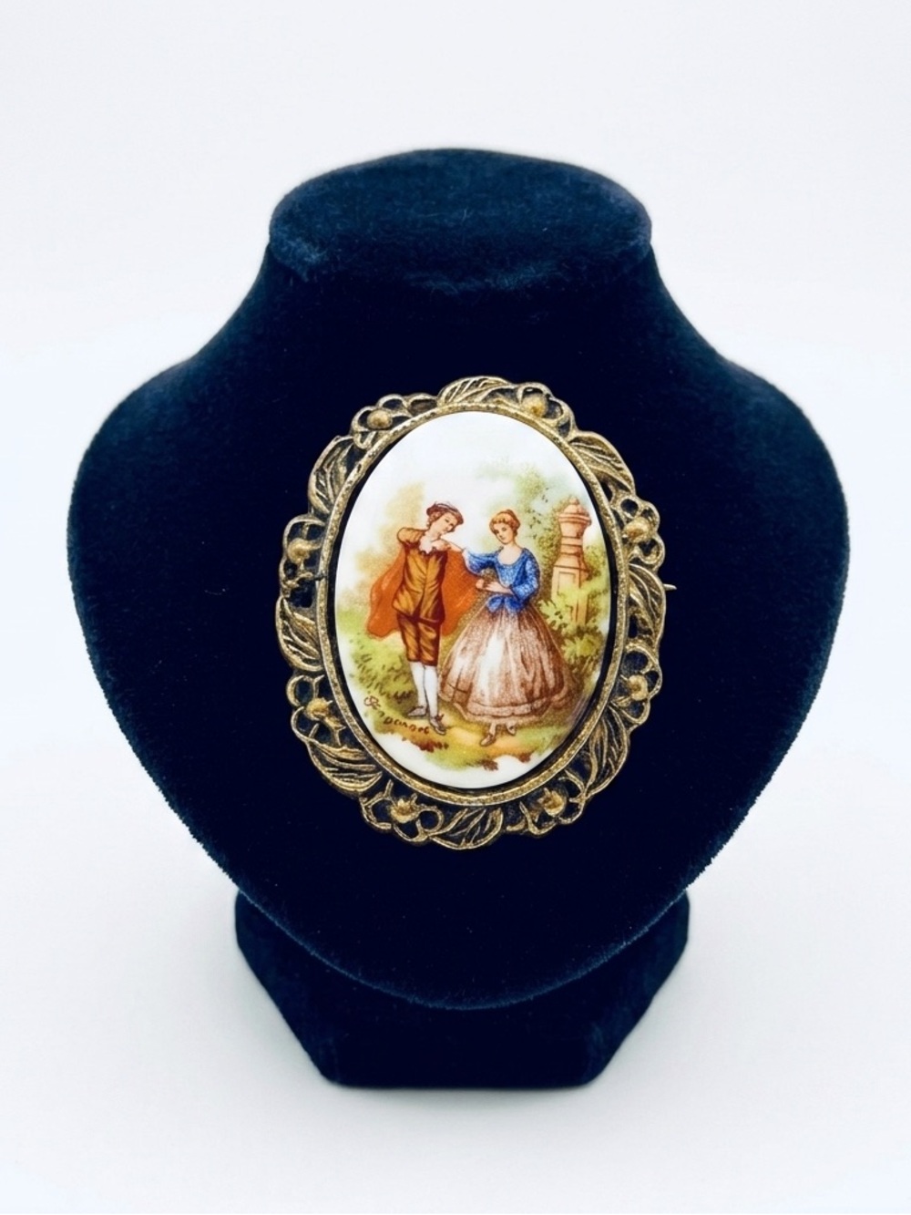 VINTAGE Woman’s Signed FRAGONARD Brooch Pin Courting Scene Couple